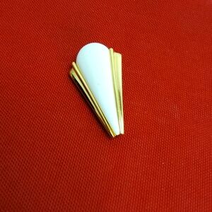 Art Deco goldtone and milk glass brooch